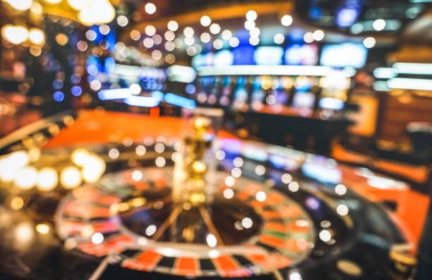 Live roulette table on slot mpo mobile app showing dealer and wheel